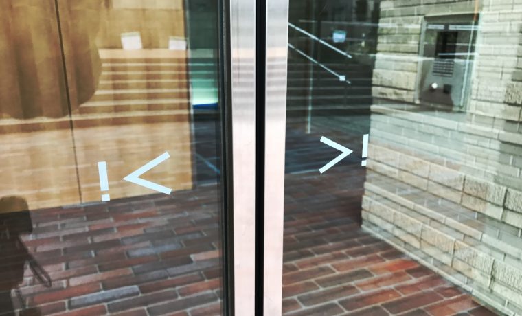 衝突防止サイン