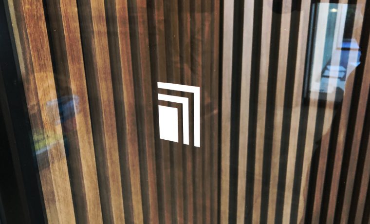 衝突防止サイン